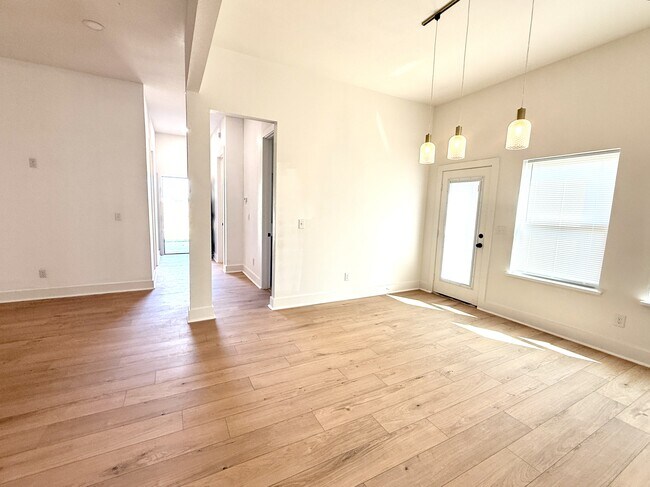 Building Photo - 919 S.Franklin Dr