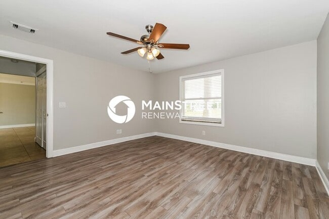 Building Photo - 3 Bedroom Pet-Friendly Home in CAPE CORAL,...