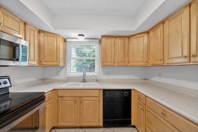 Building Photo - 4 Bedroom Near Butler University!