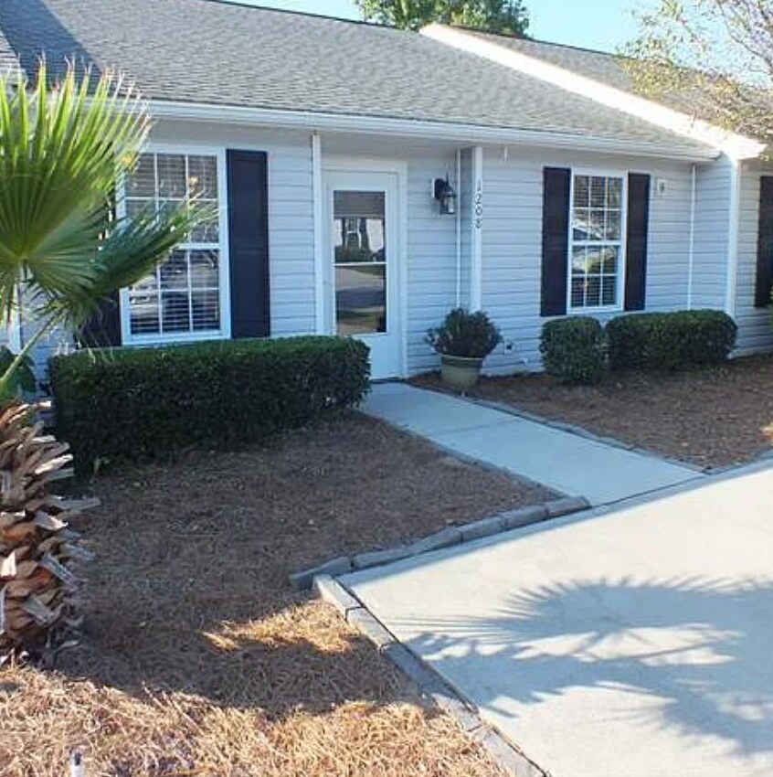 Building Photo - 1208 Apex Ln