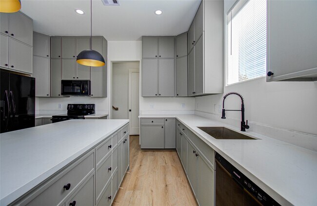 Building Photo - 1506 McKee St