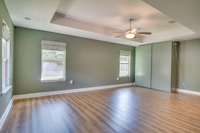 Building Photo - Spacious 4-Bedroom Home in Milton Near I-1...