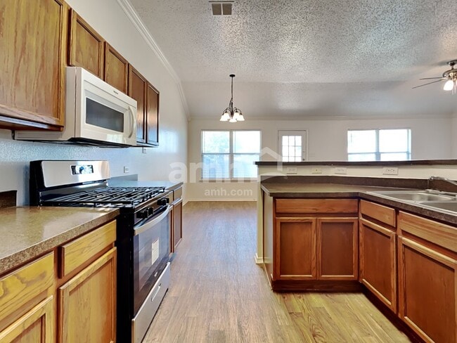 Building Photo - 1500 Westfield Ln