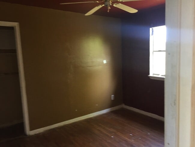 Building Photo - 3 bdrm