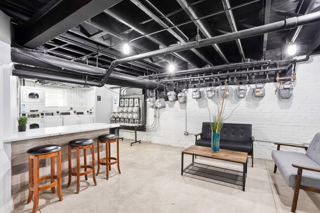 Building Photo - 6037 N Winthrop Ave