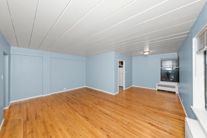 Building Photo - 1360 W Touhy Ave