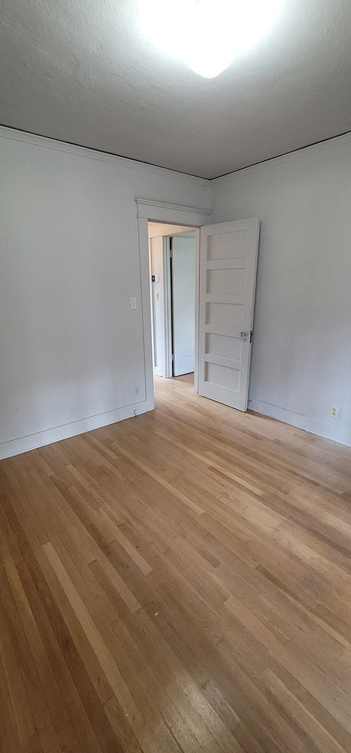 Building Photo - Glendale Awaits You