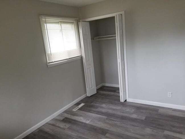 Building Photo - 21901 Sloman St