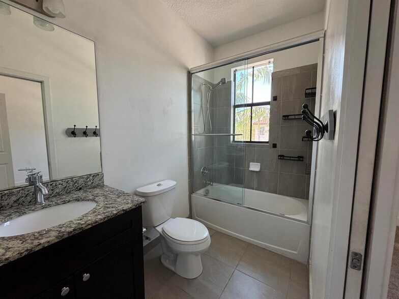 Building Photo - 2037 Oysterwood Ln