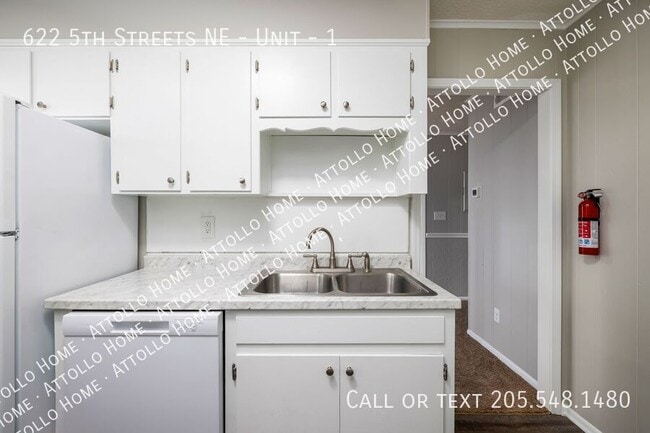 Building Photo - 622 5th St NE