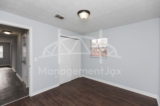 Building Photo - 2661 W 25th St