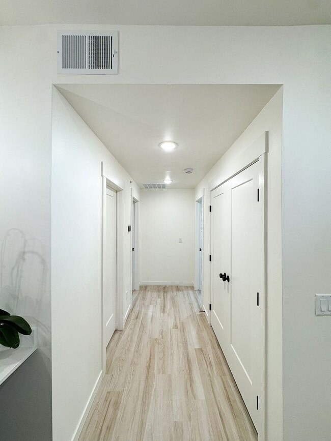 Building Photo - Beautiful Condo For Rent In Rexburg!