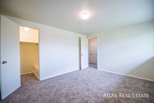 Building Photo - ***COMING SOON!***  Bright and Airy 2bd/1....