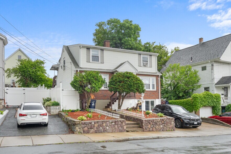 Building Photo - 44 Woodlawn Ave