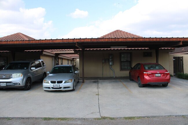 Building Photo - 201 S Ridge Ln