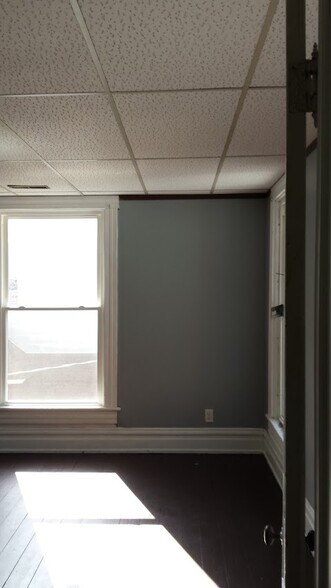 Building Photo - 137 George St