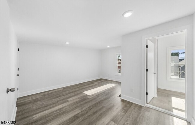 Building Photo - 1119 Hampton Pl