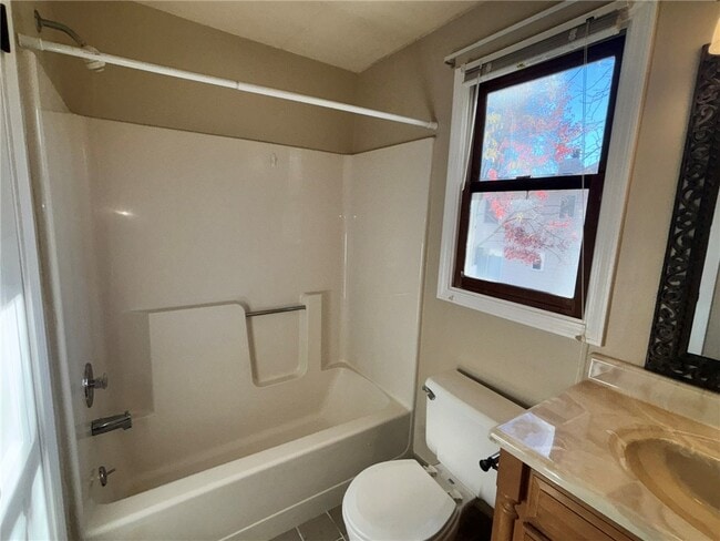 Building Photo - 16 Walnut Cir