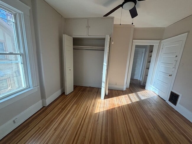 Building Photo - Beautiful Top-Floor 1Bd/1Ba Apartment with City Park Views