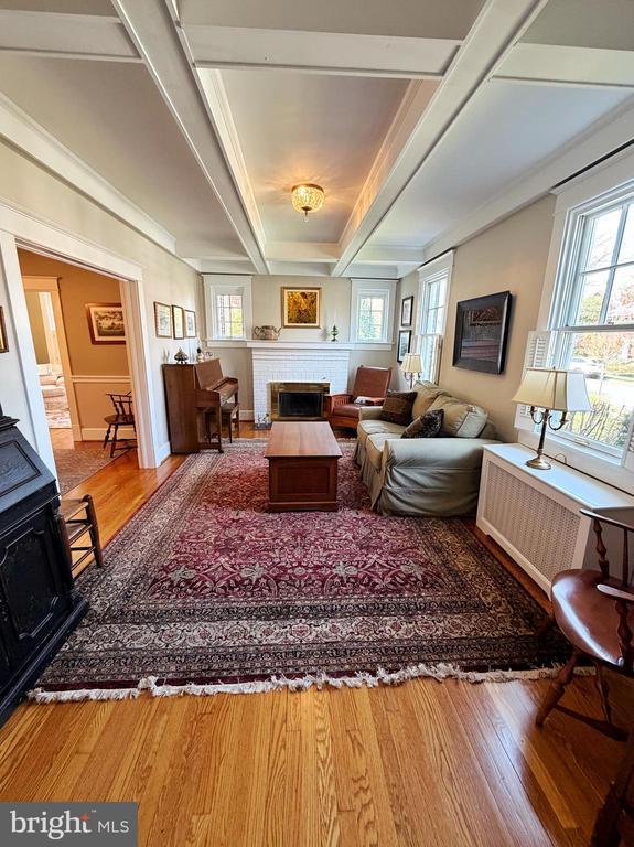 Building Photo - 12 W Oak St