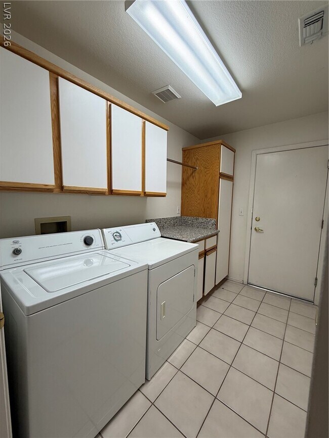 Building Photo - 10905 Mill Cove Ave