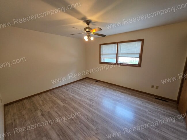 Building Photo - Spacious 2 bedroom 2 bathroom duplex in Hi...