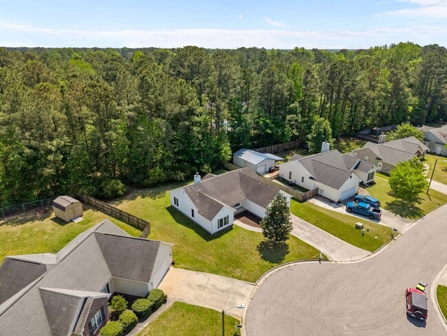 Building Photo - Welcome to Raintree!