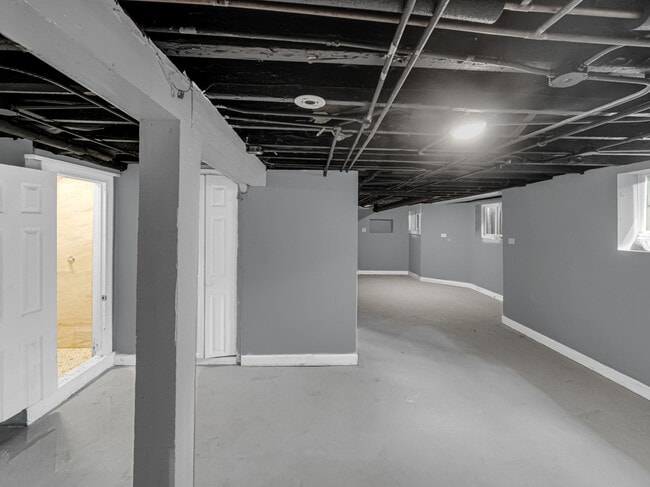 Building Photo - 72 E 136th St