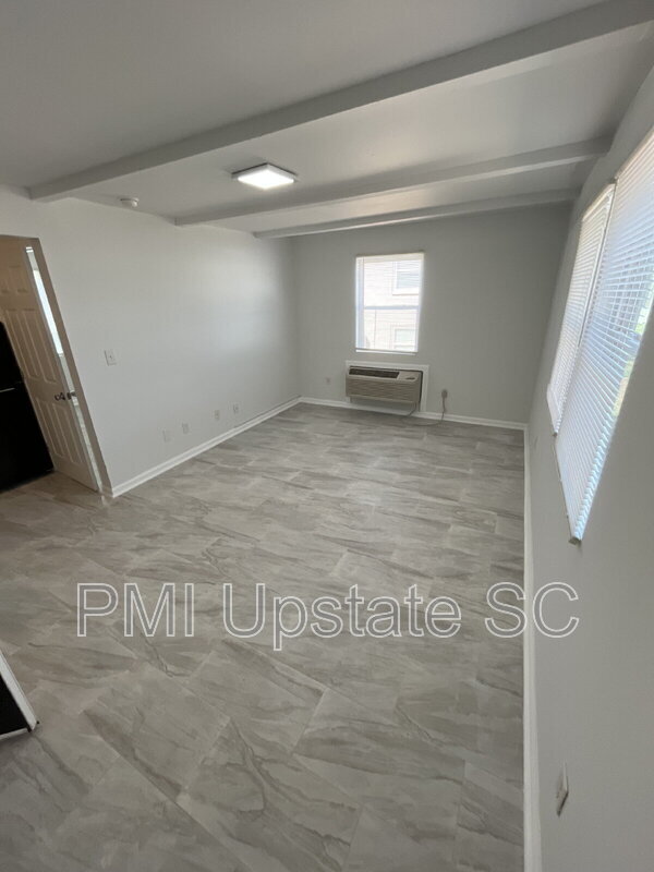 Building Photo - 201 Chandler Dr