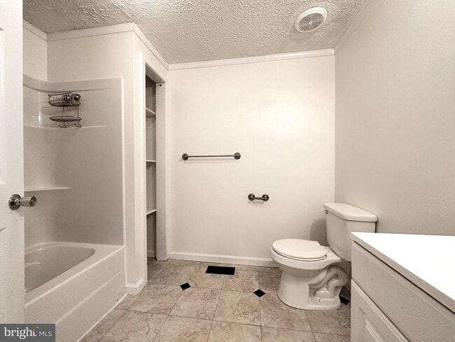 Building Photo - 410 Melvin Ave