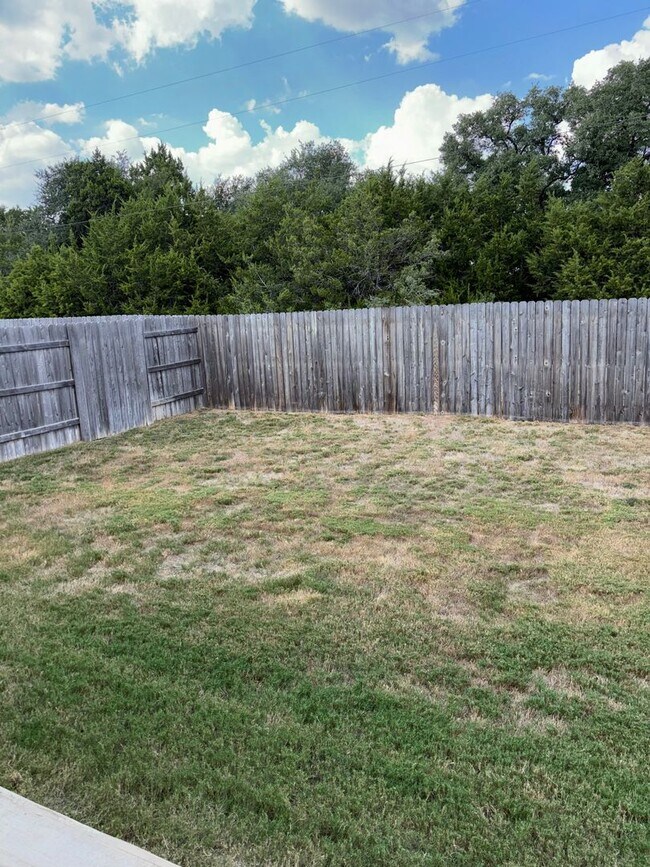 Building Photo - 3 Bedroom 2 Bathroom Georgetown Home