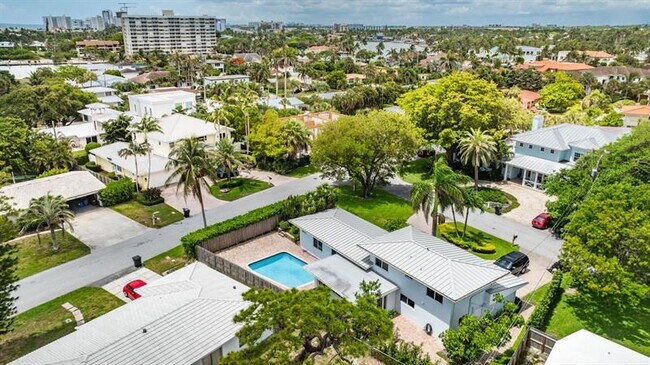 Building Photo - 2616 NE 26th Terrace