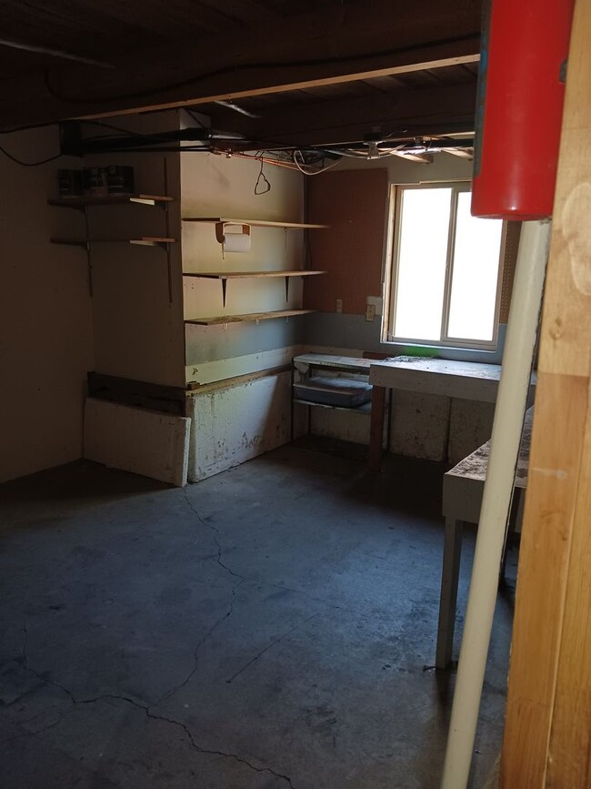 Building Photo - 708 Highland Dr