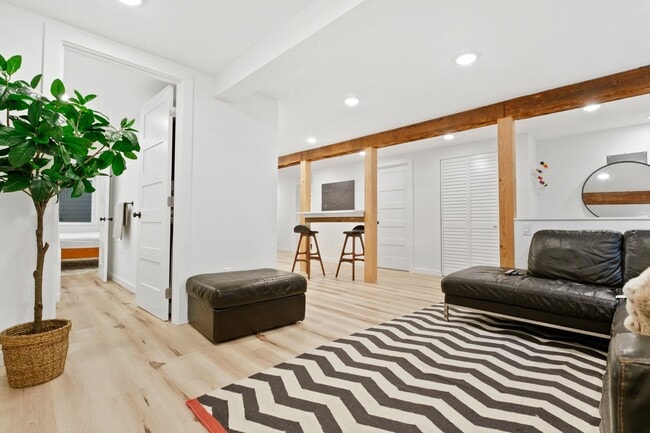 Building Photo - 6bd/3.25ba Seattle House