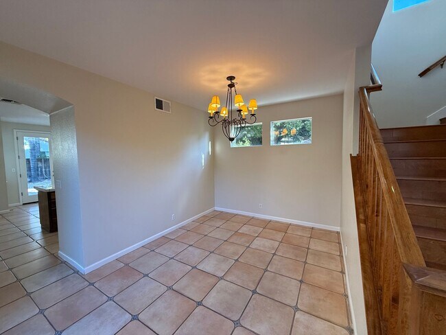 Building Photo - 5 bedrooms located in Redbridge Gated Community!