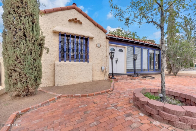 Building Photo - 923 McKelligon Dr
