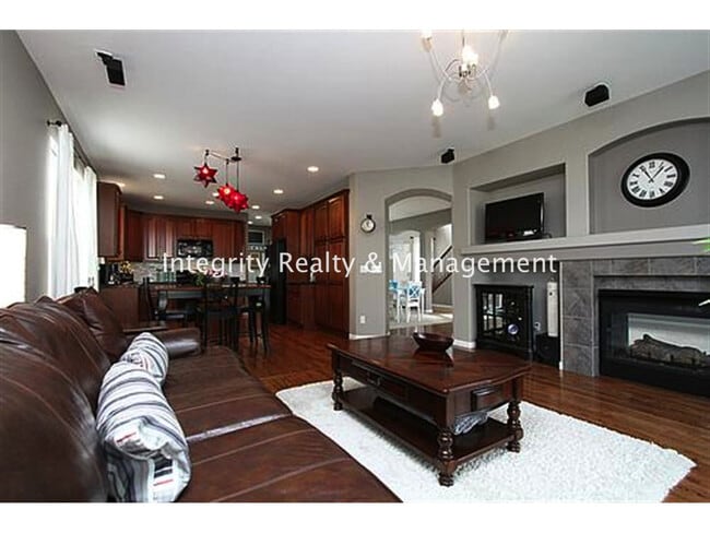 Building Photo - 3367 Fantasy Pl