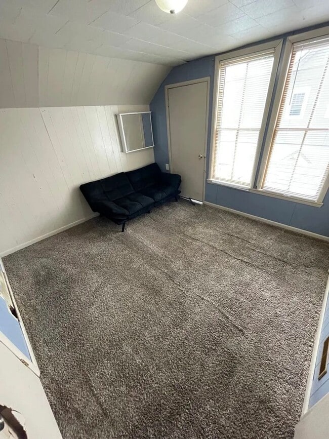 Building Photo - 2416 Algoma St