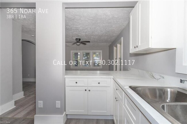 Building Photo - Three bedroom one bathroom home for rent
