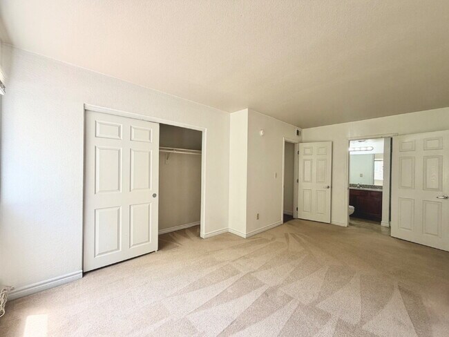 Building Photo - LAS VEGAS GUARD-GATED CONDO FOR RENT | 2 BEDROOM DOWNSTAIRS UNIT | BELLA VITA COMMUNITY