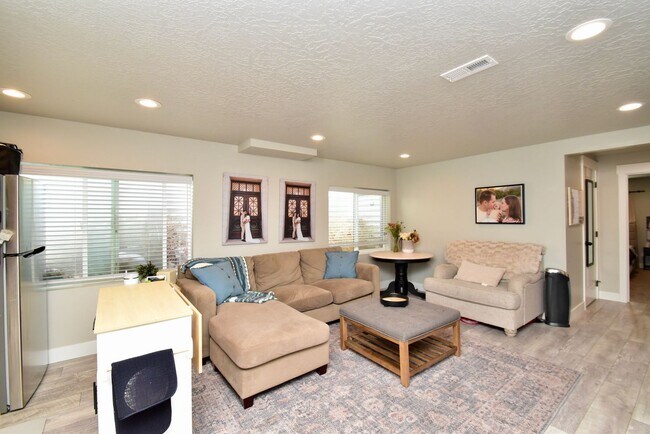 Building Photo - Spacious 5 Bed in Herriman Home in Prime Location!