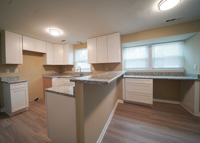 Building Photo - Recently Remodelded 2 story 4 bed, 2 1/2 b...