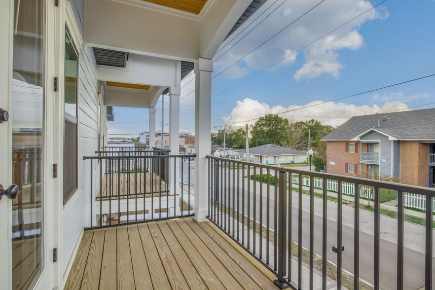 Building Photo - 520 N De Villiers St