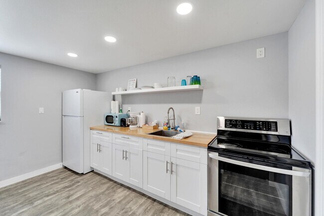 Building Photo - 8820 Rocky Creek Dr