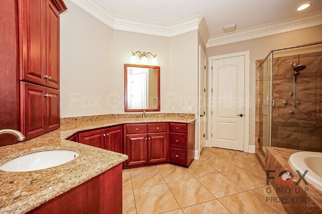 Building Photo - 143 Greenbay Rd