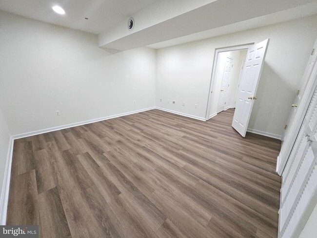 Building Photo - 261 Thomas Harmon Dr