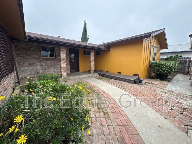 Building Photo - 1413 W Cambridge Ave