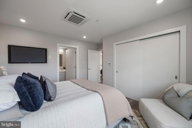 Building Photo - 3449 Scotts Ln