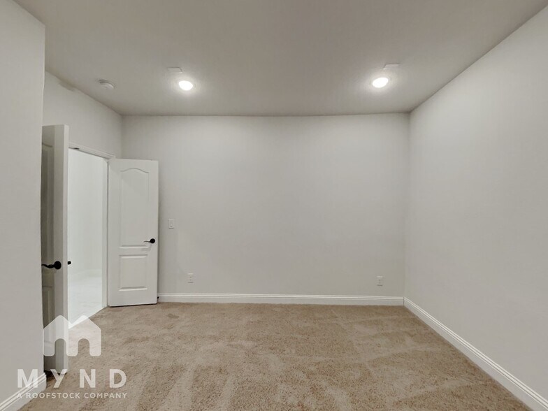 Building Photo - 2014 Ranchwood Drive