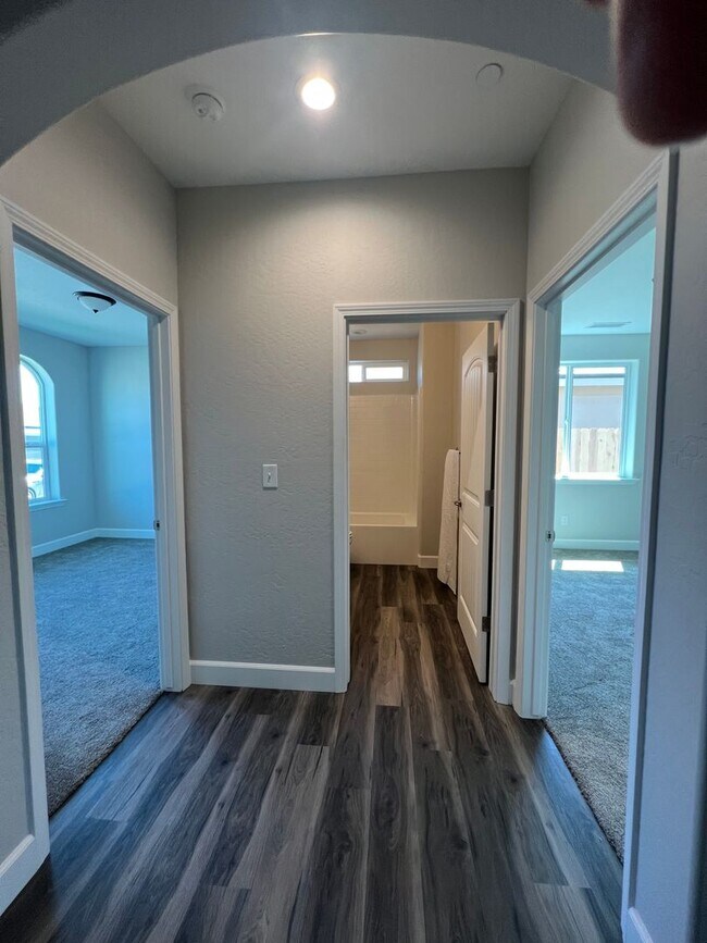 Building Photo - "Modern & Energy-Efficient 3BR/2BA Home wi...
